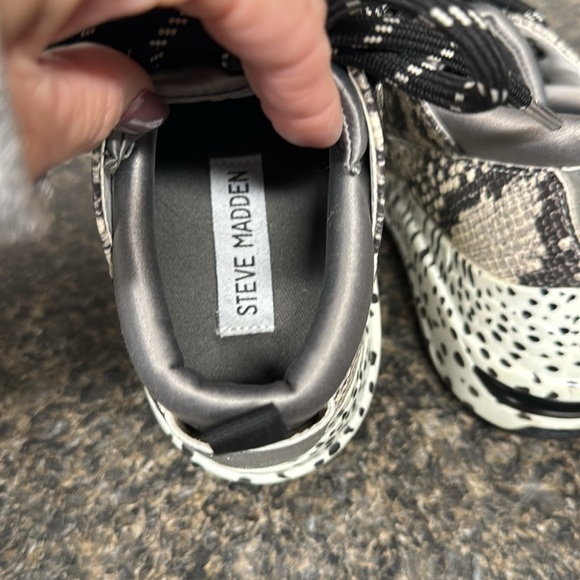 Steve Madden sneakers - Picture 6 of 6